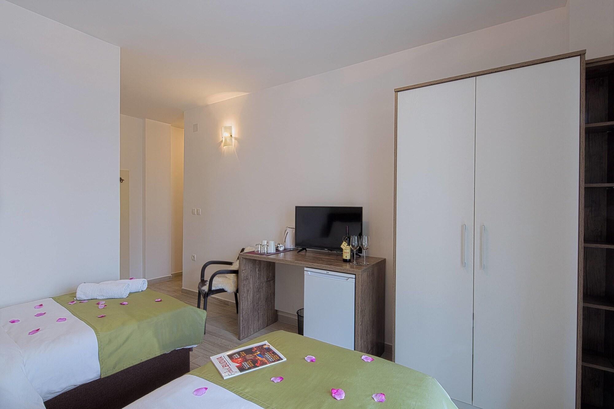 Le Marc Guest House Budva Eksteriør billede