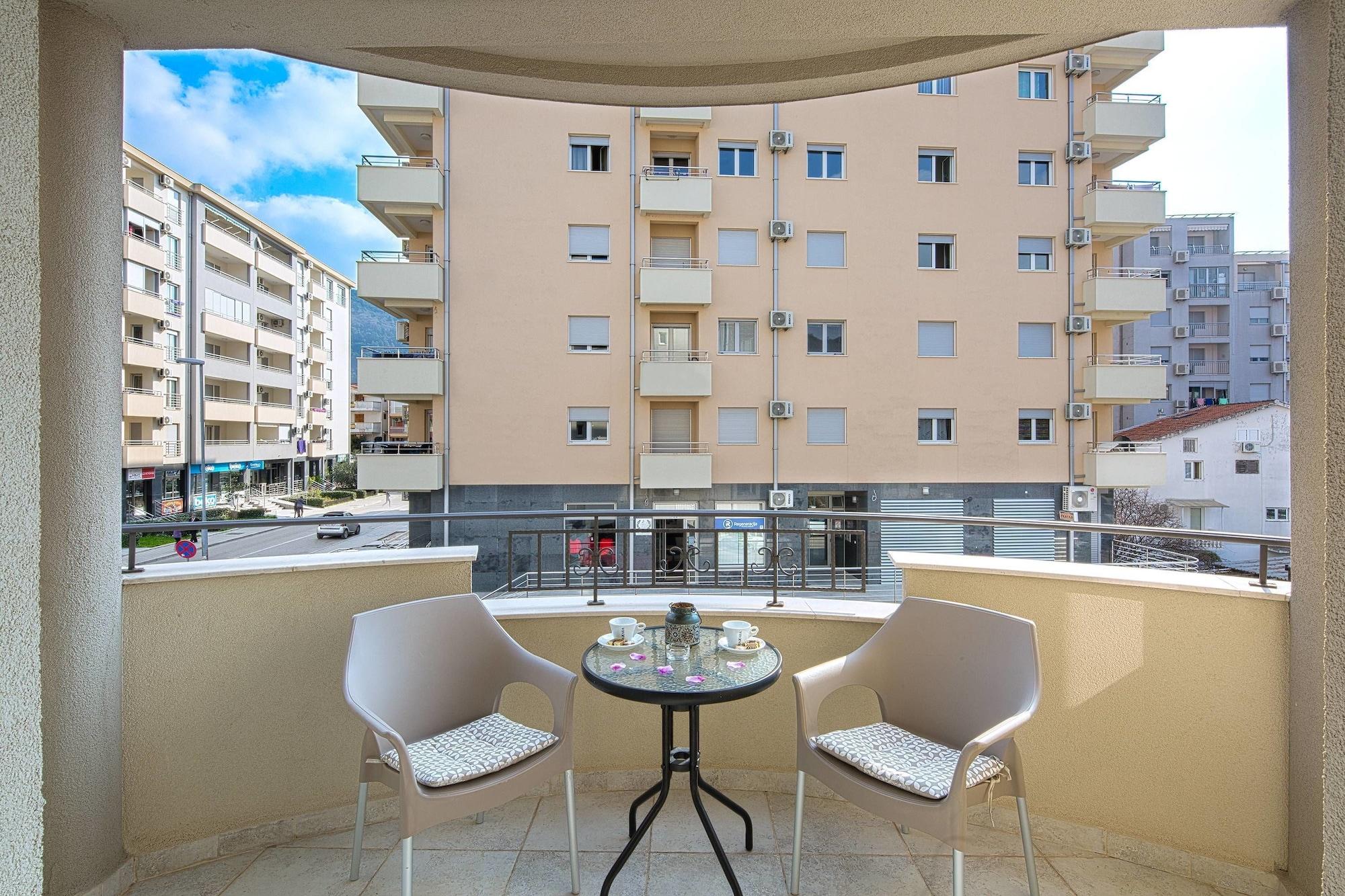 Le Marc Guest House Budva Eksteriør billede
